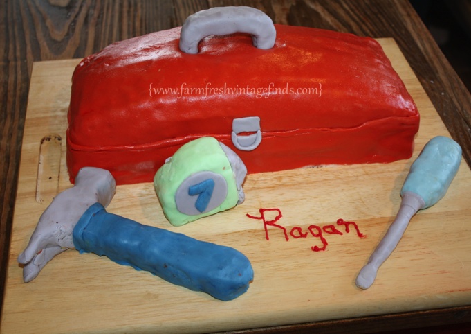 Toolbox cake 1