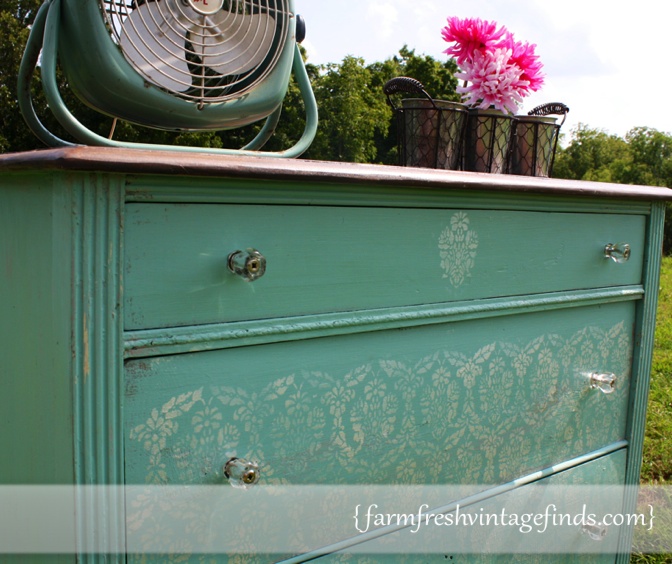 Royal Design Lovely Lace Stencil Chest